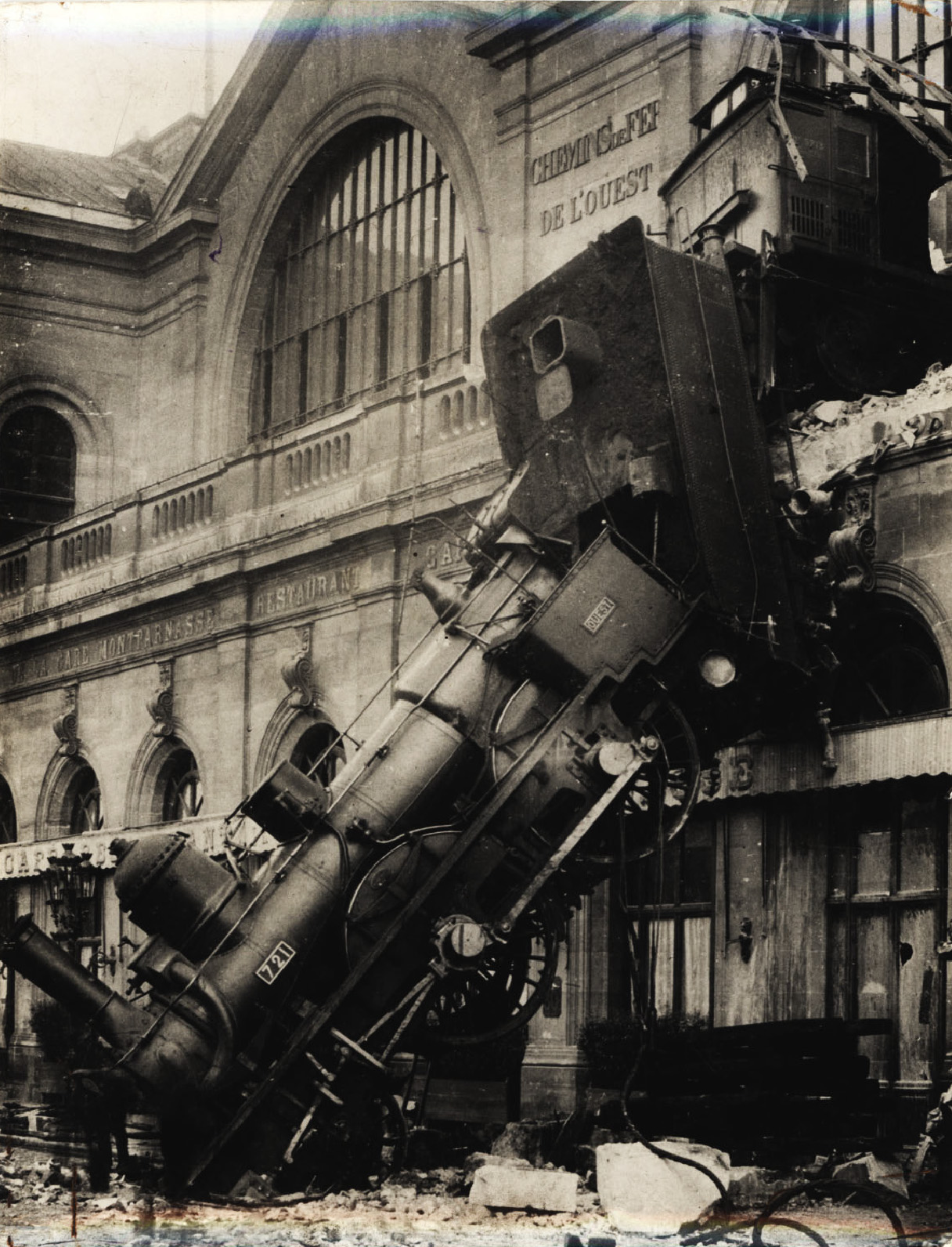 Accident gare de l’Ouest le 22 octobre 1895. CCGPF Fonds cheminot
